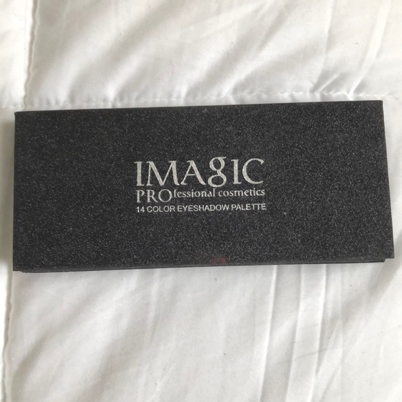 Eyeshadow palette - Picture 2 of 2